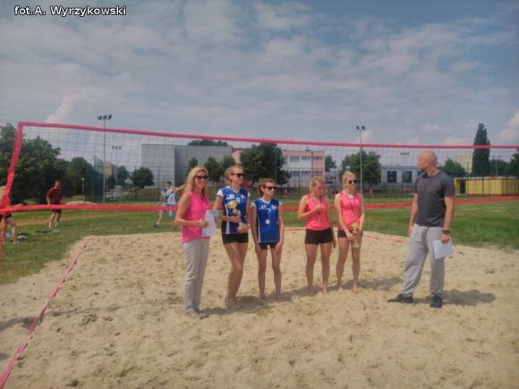 Dziewczęta z Żychlina najlepsze w siatkówce plażowej