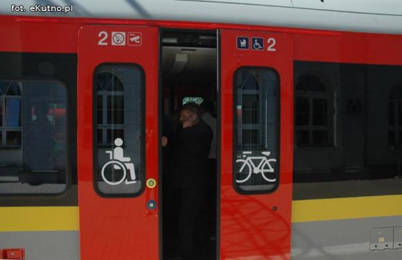 Nowoczesny FLIRT3 zawiezie nas do Łodzi