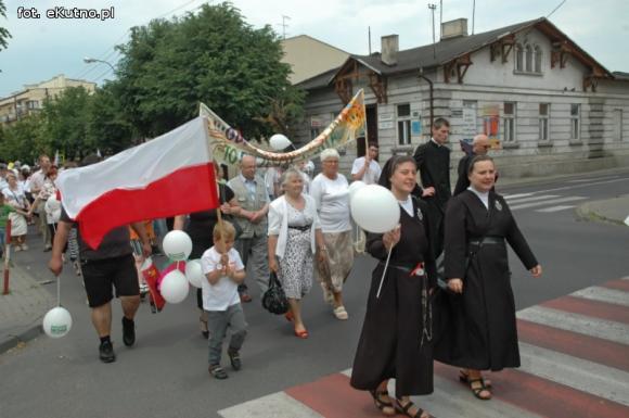 Radosny i kolorowy Marsz dla Życia i Rodziny. Zapraszamy na stadion