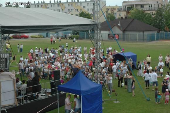 Radosny i kolorowy Marsz dla Życia i Rodziny. Zapraszamy na stadion