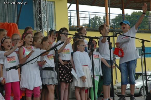 Radosny i kolorowy Marsz dla Życia i Rodziny. Zapraszamy na stadion