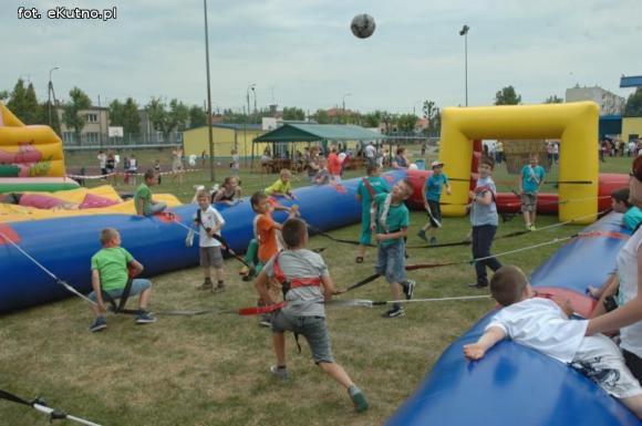 Radosny i kolorowy Marsz dla Życia i Rodziny. Zapraszamy na stadion