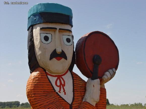 Kutnowska rzeźba w skansenie w Kwiatówku