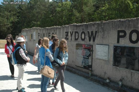Młodzi kutnianie w Muzeum Obozu Zagłady Kulmhof w Chełmnie nad Nerem