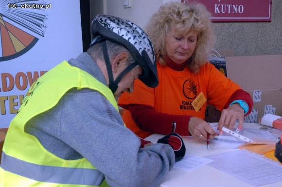 Książki przewietrzone. Trwa rajd Odjazdowy Bibliotekarz