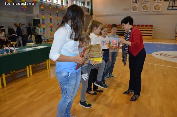 Przez trudy do gwiazd