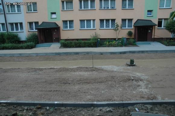 Czytelnicy pytają: Czy będzie więcej miejsc parkingowych na Warszawskim Przedmieściu?