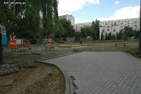 Czytelnicy pytają: Czy będzie więcej miejsc parkingowych na Warszawskim Przedmieściu?