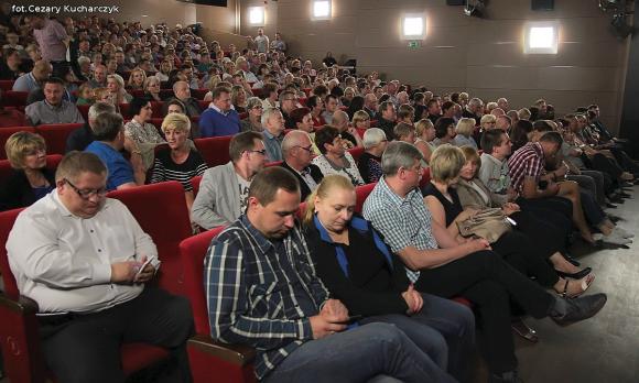 Wspólnota śmiechu na kabarecie