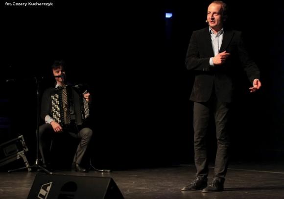 Wspólnota śmiechu na kabarecie