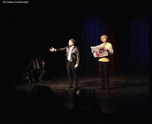 Wspólnota śmiechu na kabarecie