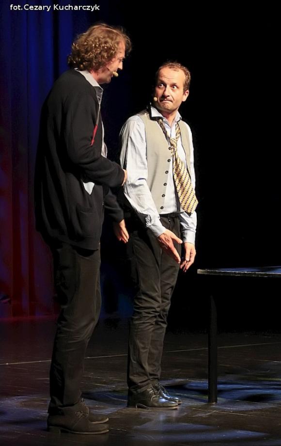 Wspólnota śmiechu na kabarecie