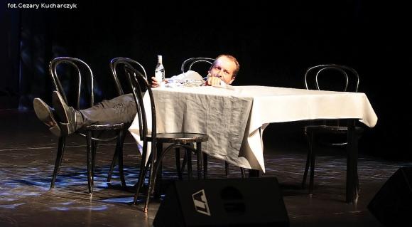 Wspólnota śmiechu na kabarecie