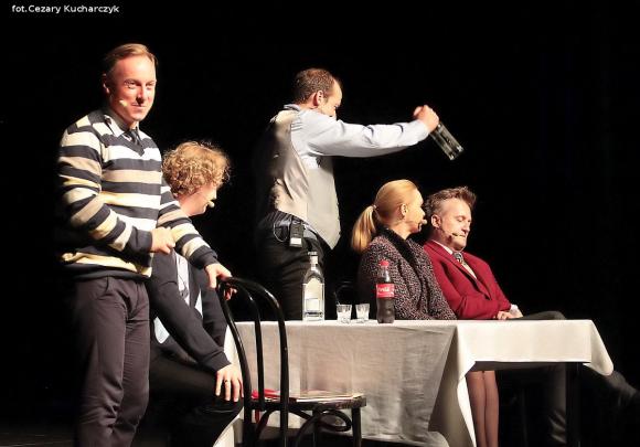 Wspólnota śmiechu na kabarecie