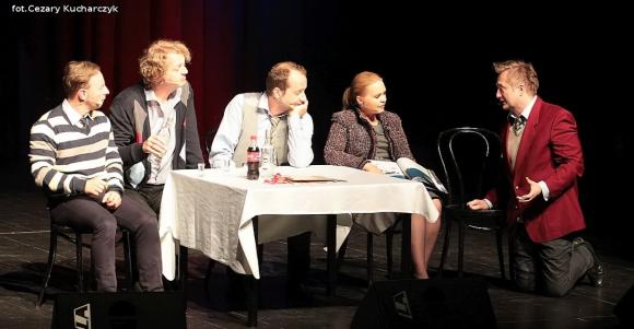 Wspólnota śmiechu na kabarecie