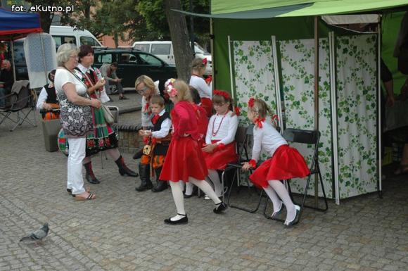Gdzie takie cudne stroje i śpiewanki i dziewoje? Zapraszamy na Festyn na Ludowo