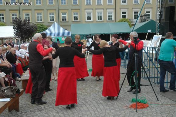 Gdzie takie cudne stroje i śpiewanki i dziewoje? Zapraszamy na Festyn na Ludowo