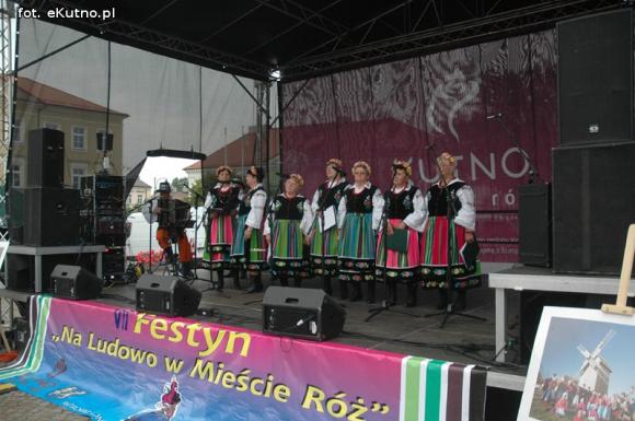 Gdzie takie cudne stroje i śpiewanki i dziewoje? Zapraszamy na Festyn na Ludowo