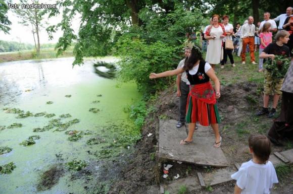 Wianki Dworskie w Dobrzelinie