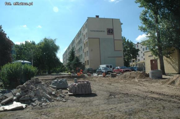 Parkingi na Tarnowskiego w budowie do końca lipca