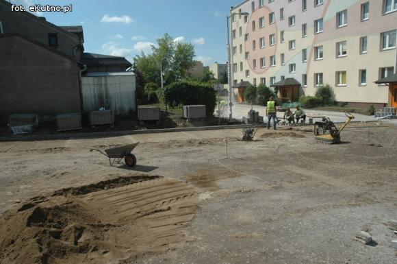 Parkingi na Tarnowskiego w budowie do końca lipca