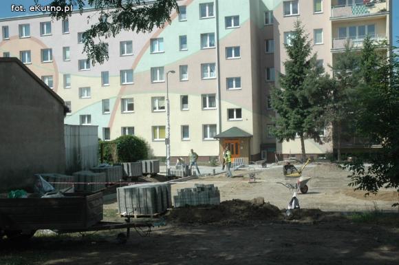 Parkingi na Tarnowskiego w budowie do końca lipca