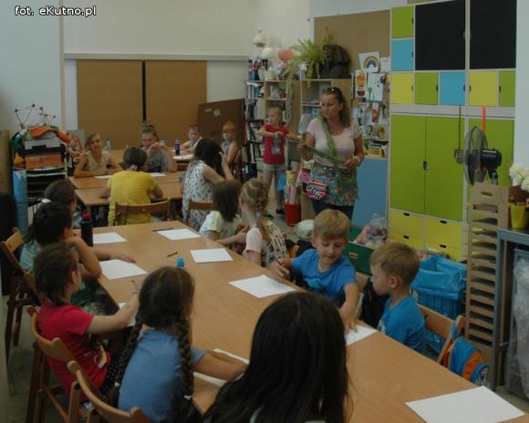 Wakacje w Kutnie: Malowanie wełną, zielnik i zasady bezpieczeństwa