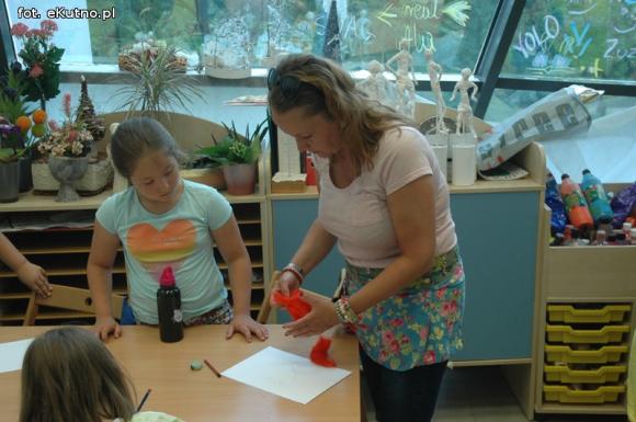 Wakacje w Kutnie: Malowanie wełną, zielnik i zasady bezpieczeństwa