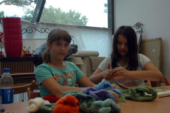 Wakacje w Kutnie: Malowanie wełną, zielnik i zasady bezpieczeństwa