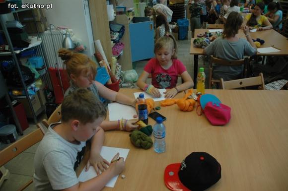 Wakacje w Kutnie: Malowanie wełną, zielnik i zasady bezpieczeństwa