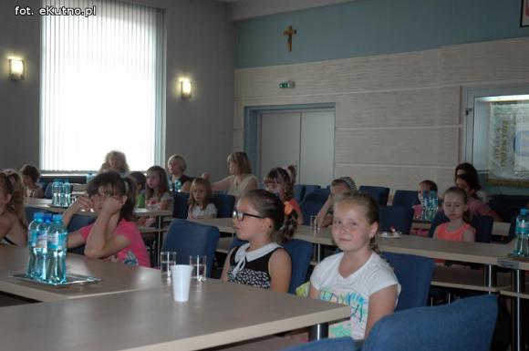 Wakacje w Kutnie: Malowanie wełną, zielnik i zasady bezpieczeństwa