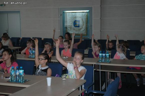 Wakacje w Kutnie: Malowanie wełną, zielnik i zasady bezpieczeństwa