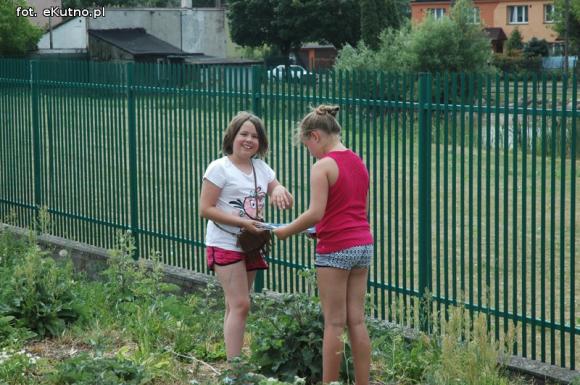 Wakacje w Kutnie: Malowanie wełną, zielnik i zasady bezpieczeństwa