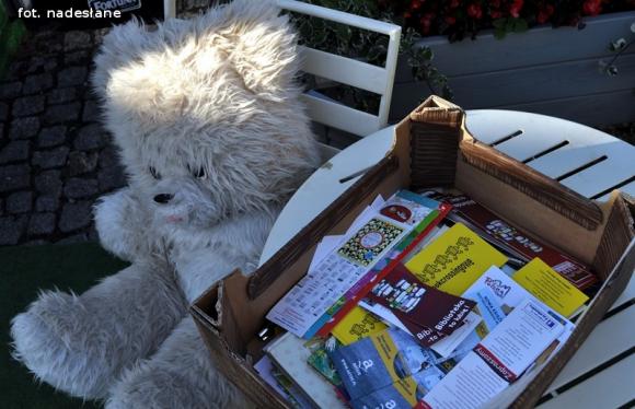 Półka bookcrosingowa w Klubokawiarni Kutnowianka otwarta