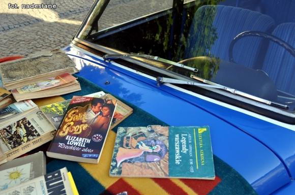 Półka bookcrosingowa w Klubokawiarni Kutnowianka otwarta