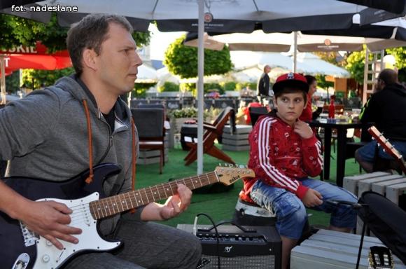 Półka bookcrosingowa w Klubokawiarni Kutnowianka otwarta