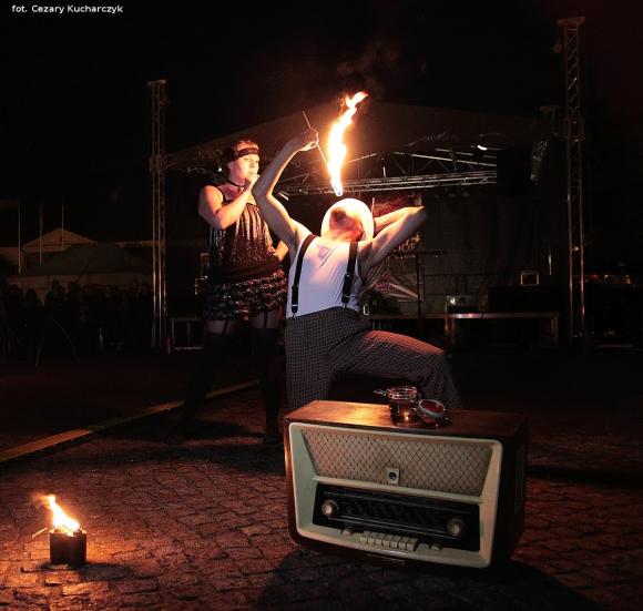 Pierwsze pokazy artystów i teatrów ognia za nami. Trwa Festiwal Fireproof