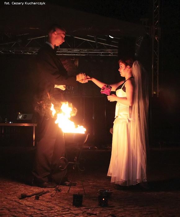 Pierwsze pokazy artystów i teatrów ognia za nami. Trwa Festiwal Fireproof