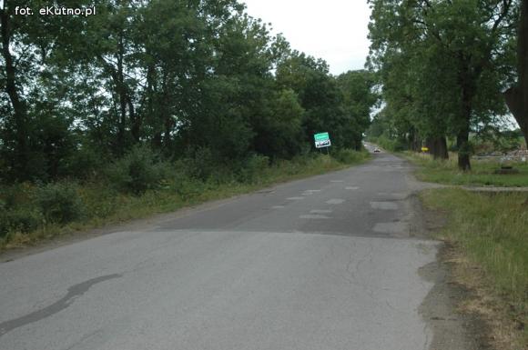Droga Strzelce Łanięta w opłakanym stanie