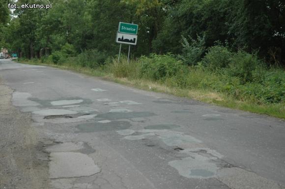 Droga Strzelce Łanięta w opłakanym stanie
