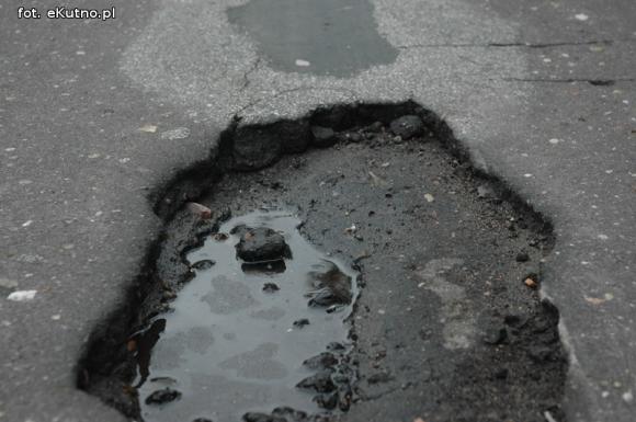 Droga Strzelce Łanięta w opłakanym stanie