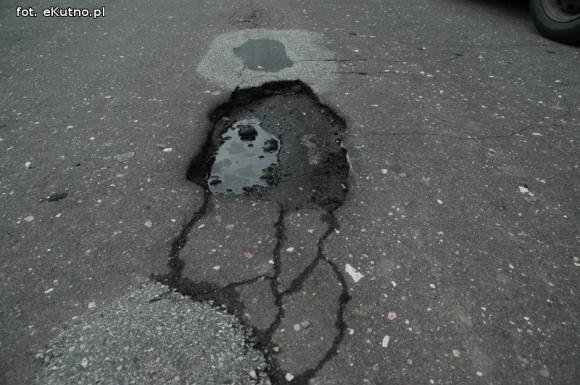 Droga Strzelce Łanięta w opłakanym stanie