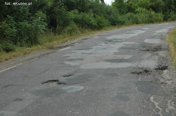Droga Strzelce Łanięta w opłakanym stanie