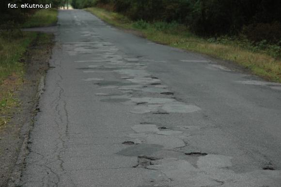 Droga Strzelce Łanięta w opłakanym stanie