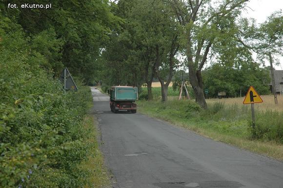 Droga Strzelce Łanięta w opłakanym stanie