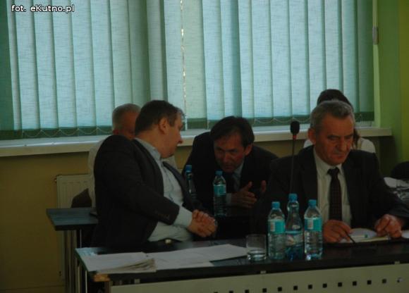 Sto pytań do zarządu powiatu, sufler i zerwana sesja