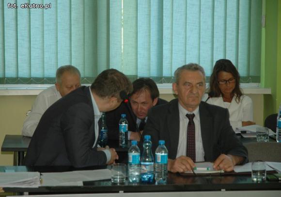 Sto pytań do zarządu powiatu, sufler i zerwana sesja