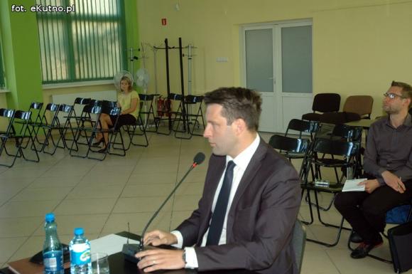 Sto pytań do zarządu powiatu, sufler i zerwana sesja