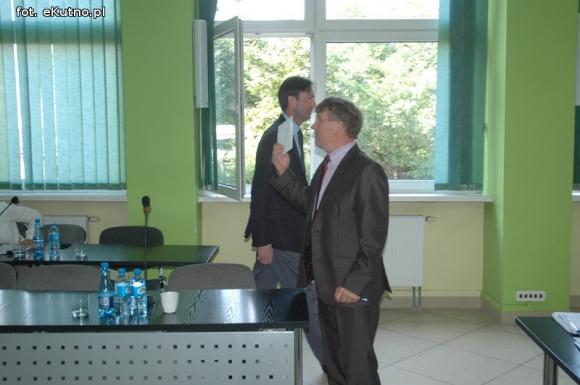 Sto pytań do zarządu powiatu, sufler i zerwana sesja