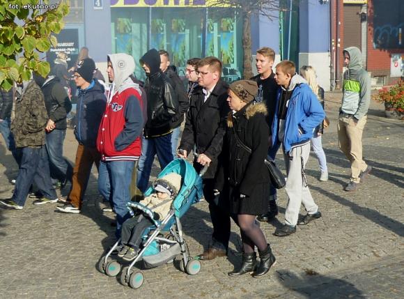 Opamiętaj się rodaku, Polska tylko dla Polaków. Marsz przeciw imigrantom